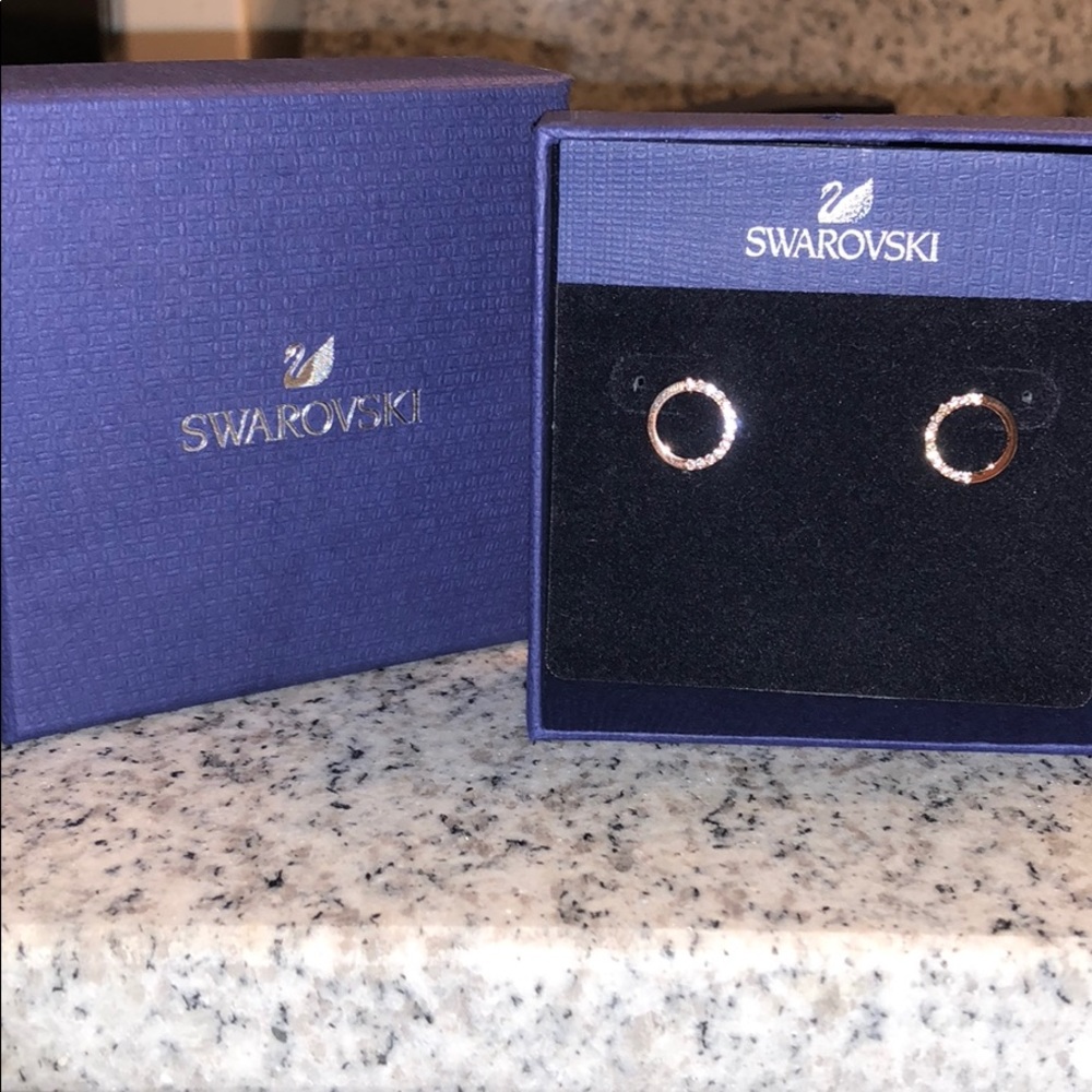 Rose Gold Swarovski earnings! Brand new!!